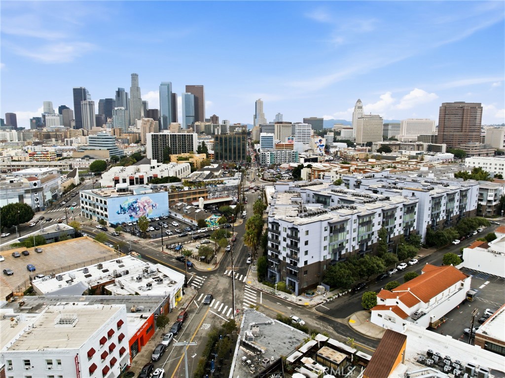629 Traction Avenue, Unit 257 Los Angeles, CA 90013 - Photo 33 of 38 a view of a city with tall buildings