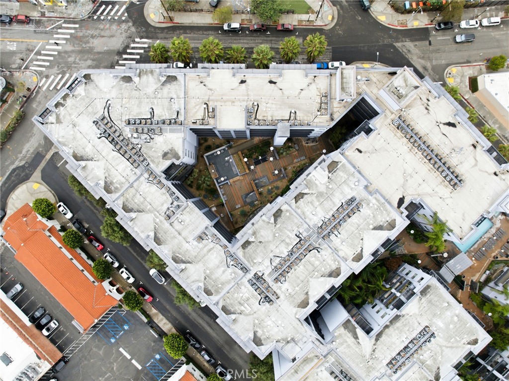 629 Traction Avenue, Unit 257 Los Angeles, CA 90013 - Photo 36 of 38 an aerial view of residential houses with outdoor space
