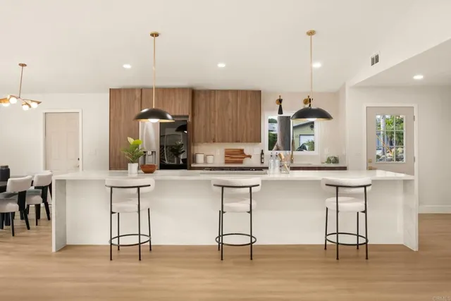 $1,999,990 | 835 Cathy Lane, Cardiff-by-the-Sea, CA 92007