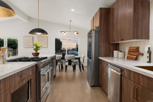 $1,999,990 | 835 Cathy Lane, Cardiff-by-the-Sea, CA 92007