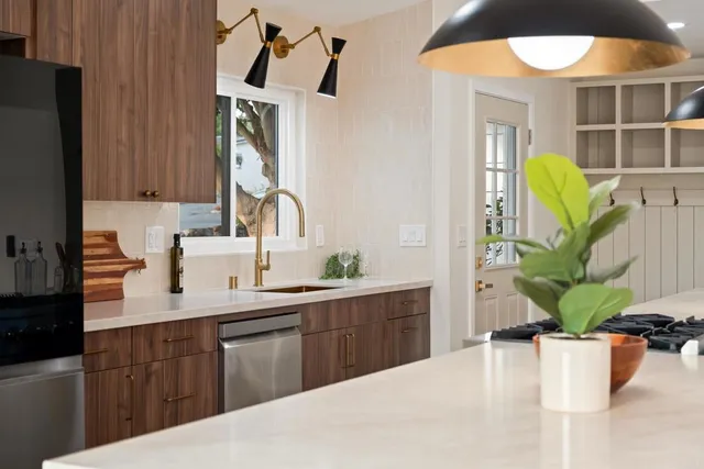 $1,999,990 | 835 Cathy Lane, Cardiff-by-the-Sea, CA 92007