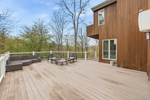 $2,195,000 | 22 Random Farms Circle, Chappaqua, NY 10514