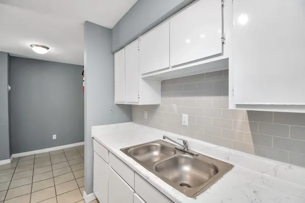 $817 | 5959 Bonhomme Road, Unit 329R, Houston, TX 77036