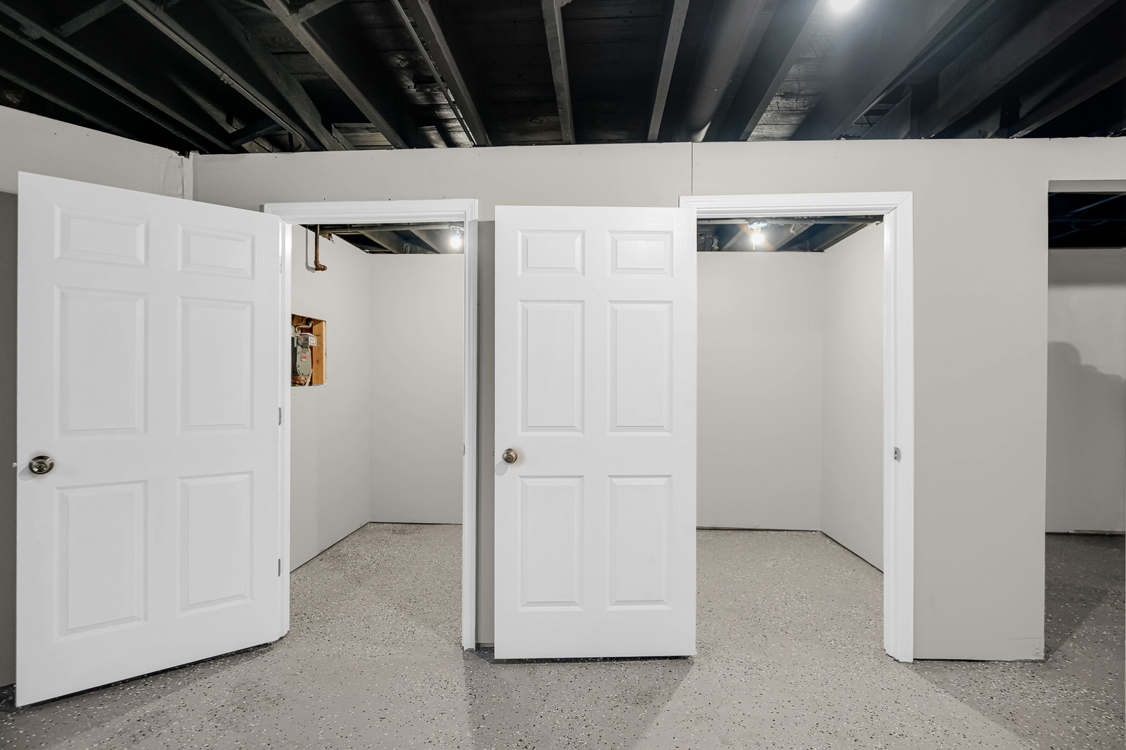 7621 South Normal Avenue Chicago, IL 60620 - Photo 28 of 32 a view of an empty room