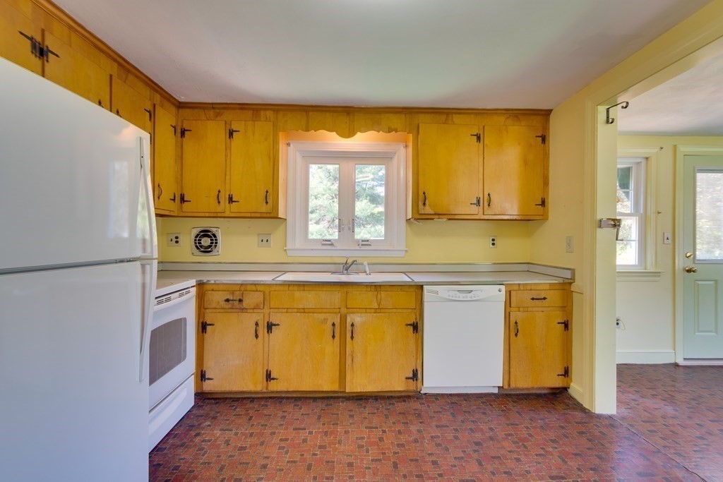 12 Greenleaf Road Norwood, MA 02062 - Photo 11 of 36 Gallery Image 11