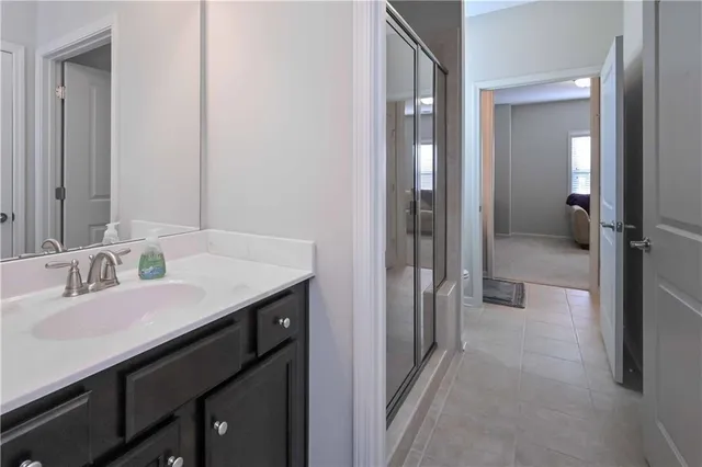 a en suite bathroom with a sink and a mirror