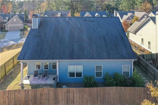 a view of house with a entertaining space