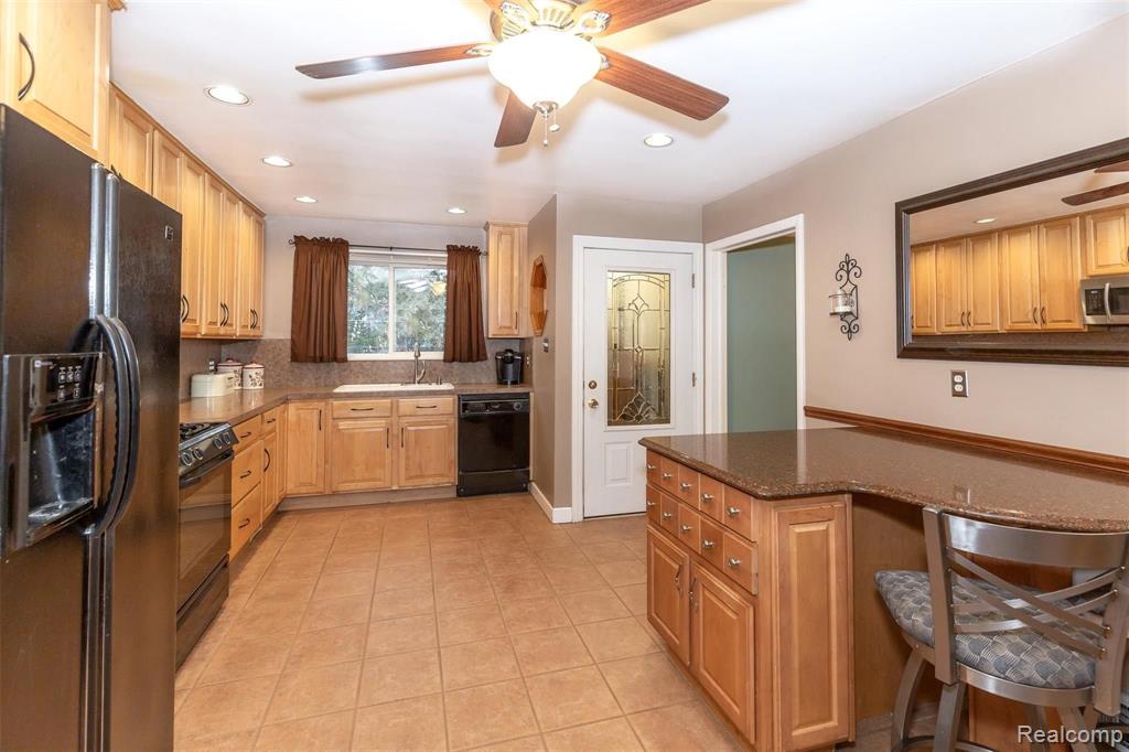 5020 Chicago Road Warren, MI 48092 - Photo 7 of 35