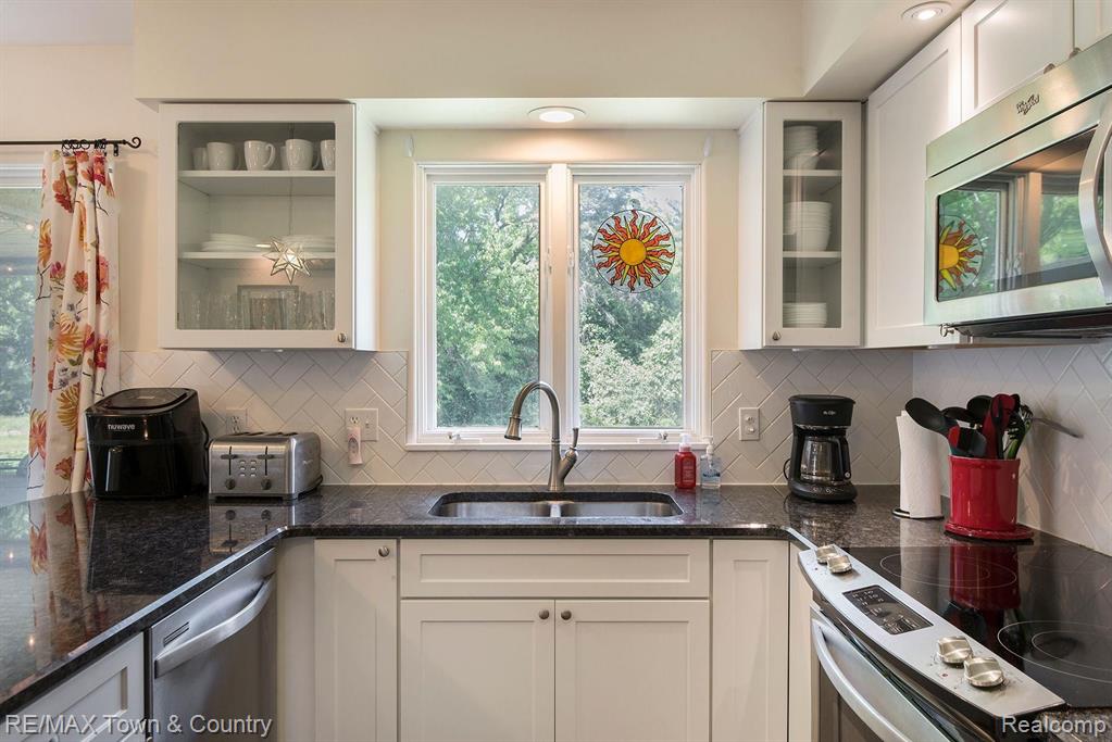 7214 Carpenter Road Flushing, MI 48433 - Photo 12 of 42 Gallery Image 12