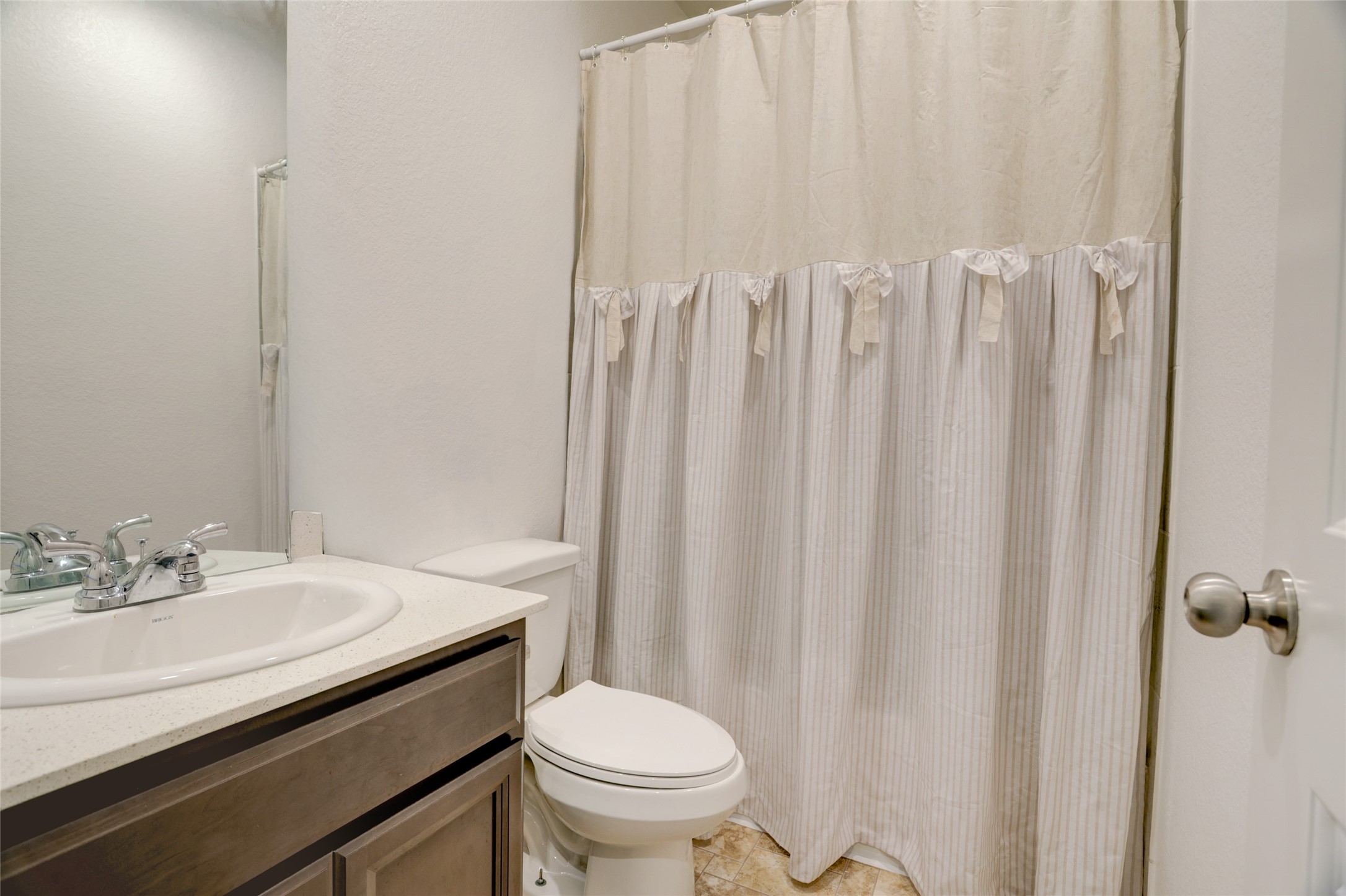 6535 Blimp Base Road Hitchcock, TX 77563 - Photo 22 of 36 The hall bath is shared by the secondary bedrooms and is perfect for guests.