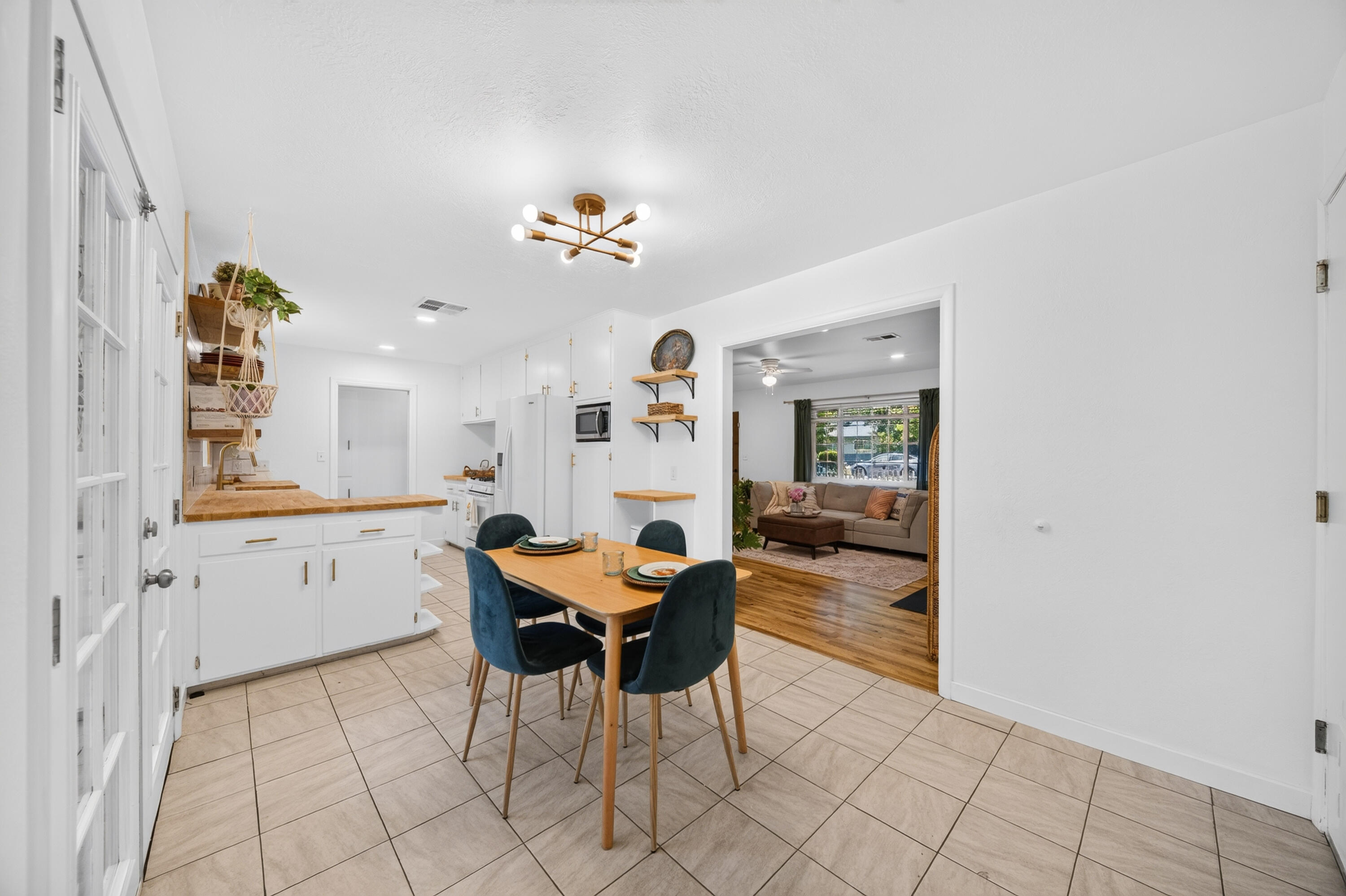 3061 Marmac Road Anderson, CA 96007 - Photo 10 of 45 Dining Area
