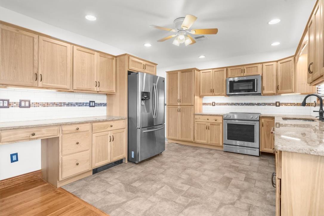 988 Hoch Road Danielsville, PA 18038 - Photo 8 of 29 Culinary delights await in this bright kitchen with ample cabinetry and generous counter space.