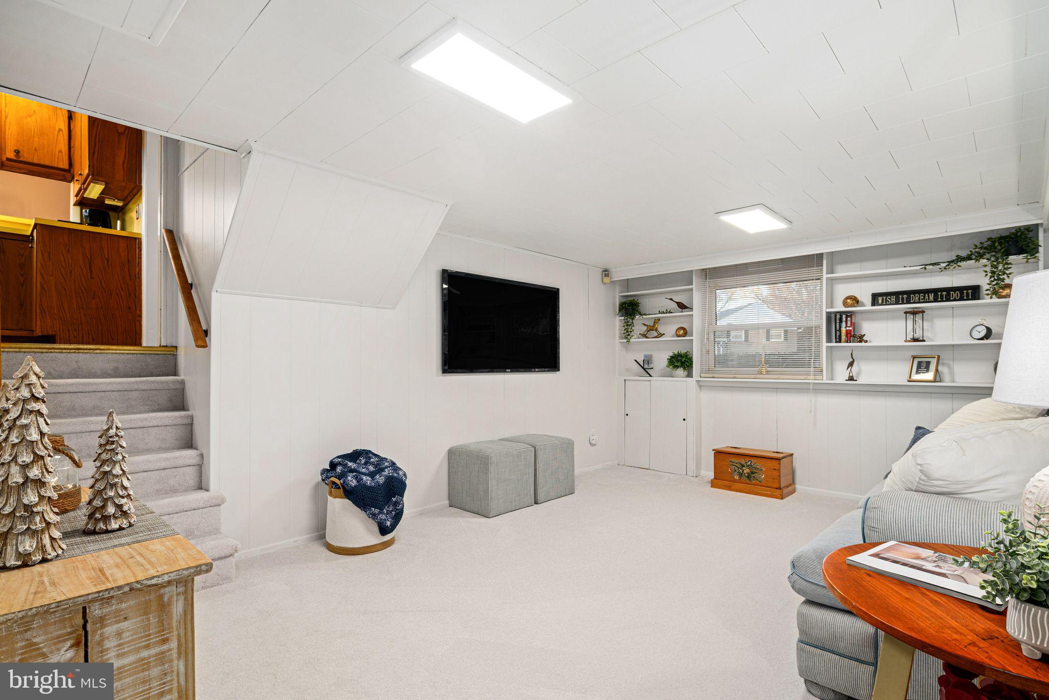 400 Graisbury Avenue Haddonfield, NJ 08033 - Photo 13 of 27 Family room w/built-in's