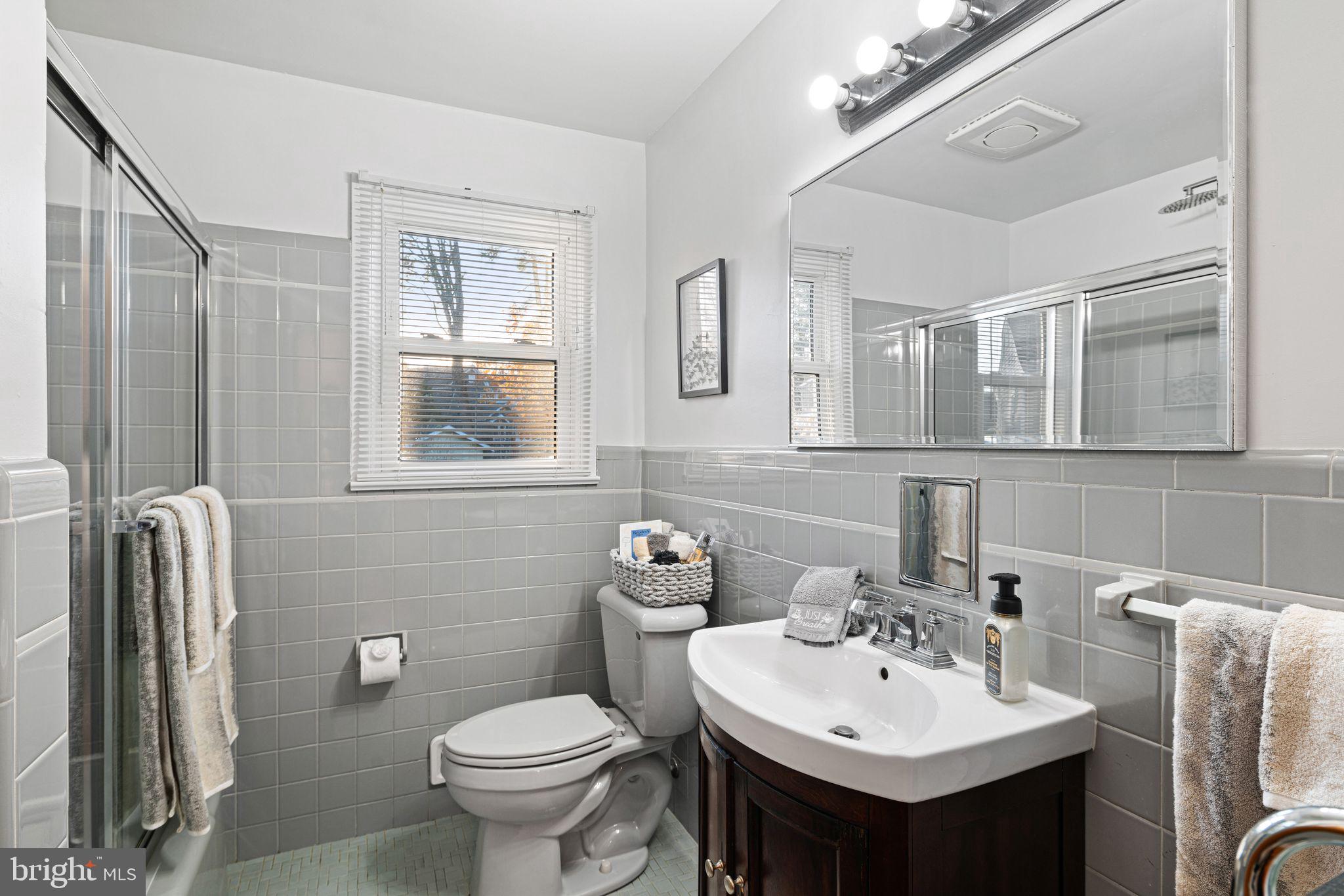 400 Graisbury Avenue Haddonfield, NJ 08033 - Photo 21 of 27 Full bath tub/shower/upper level