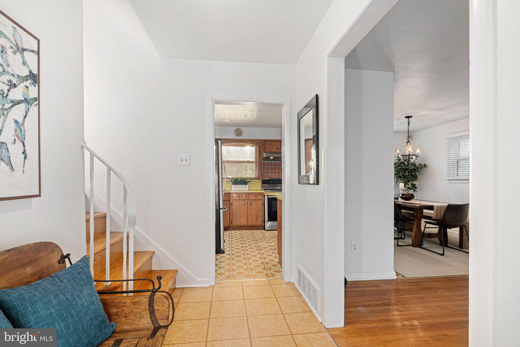 400 Graisbury Avenue Haddonfield, NJ 08033 - Photo 7 of 27 Foyer looking into kitchen/living room