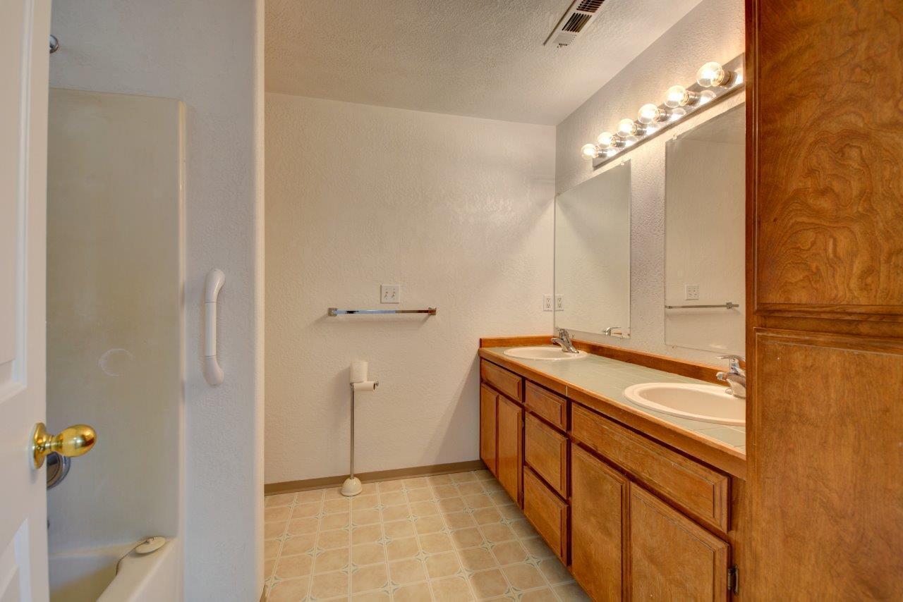 714 Midway Road Medford, OR 97501 - Photo 16 of 30 16