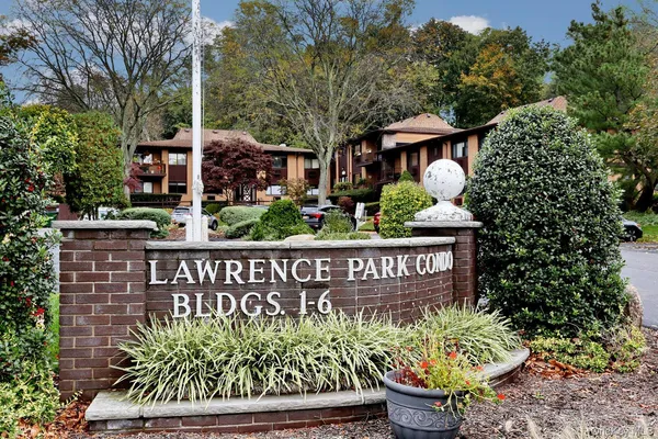 $325,000 | 6 West Lawrence Park Drive, Unit 2, Piermont, NY 10968