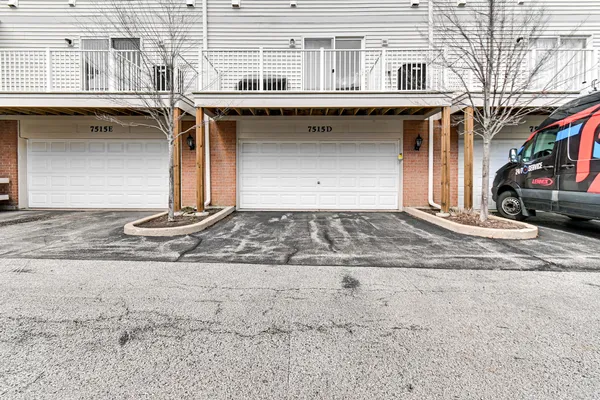 $3,000 | 7515e Savoy Lane, Unit C, Bridgeview, IL 60455