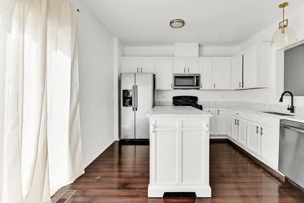 $3,000 | 7515e Savoy Lane, Unit C, Bridgeview, IL 60455