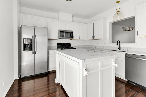 $3,000 | 7515e Savoy Lane, Unit C, Bridgeview, IL 60455