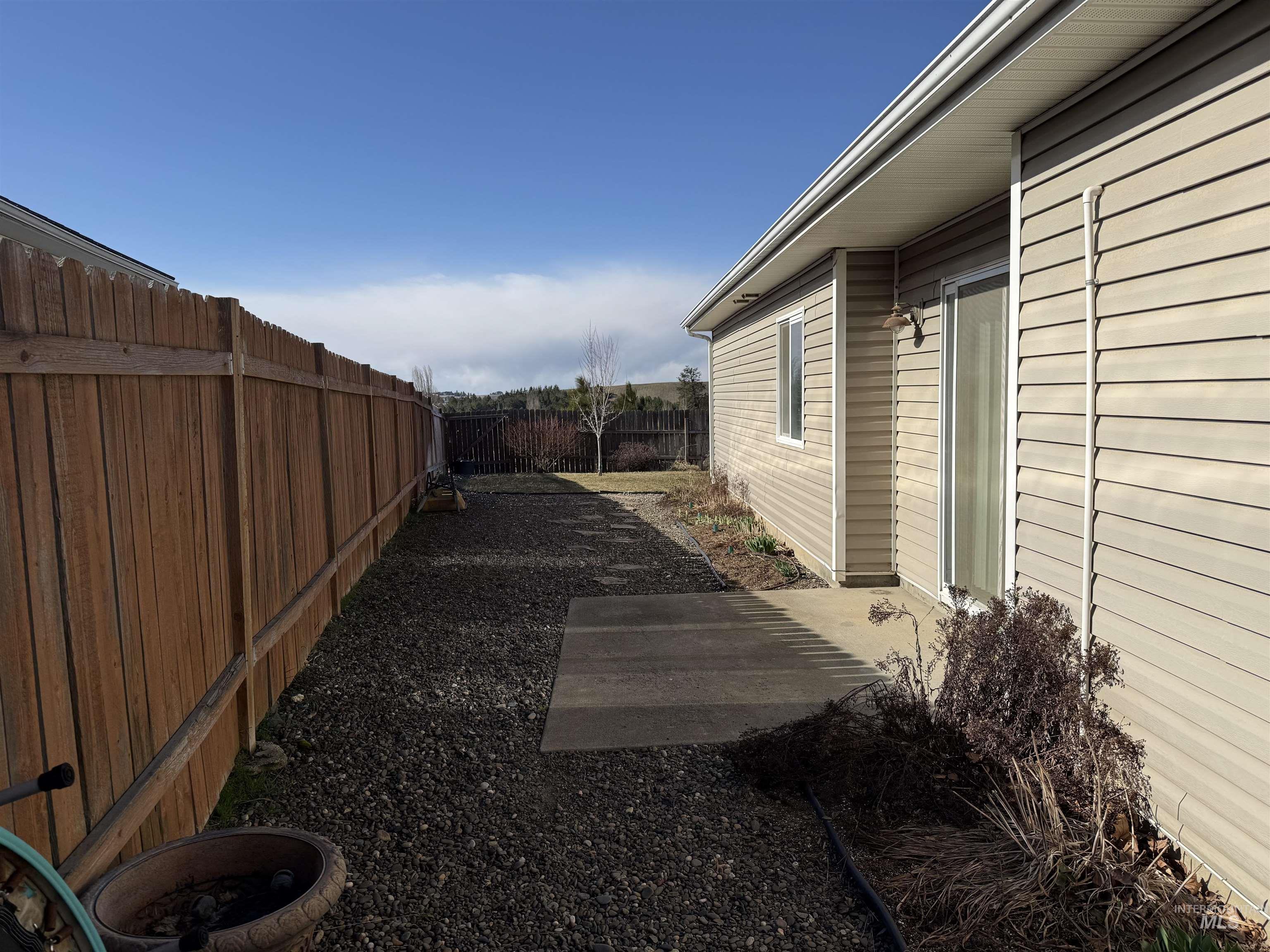 257 Pintail Lane Moscow, ID 83843 - Photo 26 of 28 View of side of property with a patio and a fenced backyard