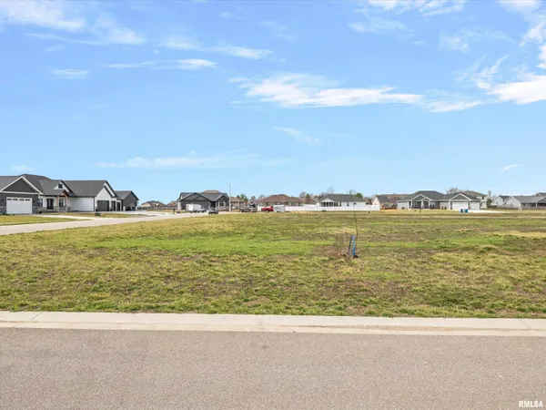 $68,000 | 421 Manor Hill Drive, Chatham, IL 62629