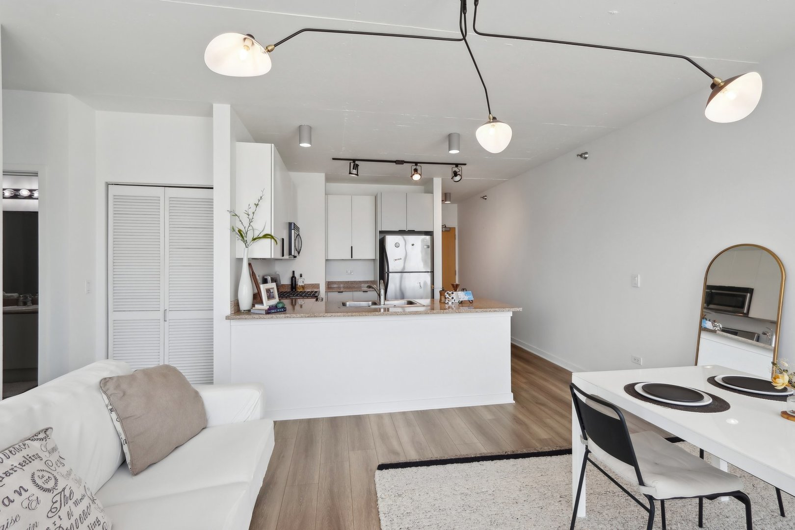 611 South Wells Street, Unit 2801 Chicago, IL 60607 - Photo 6 of 30 Gallery Image 6