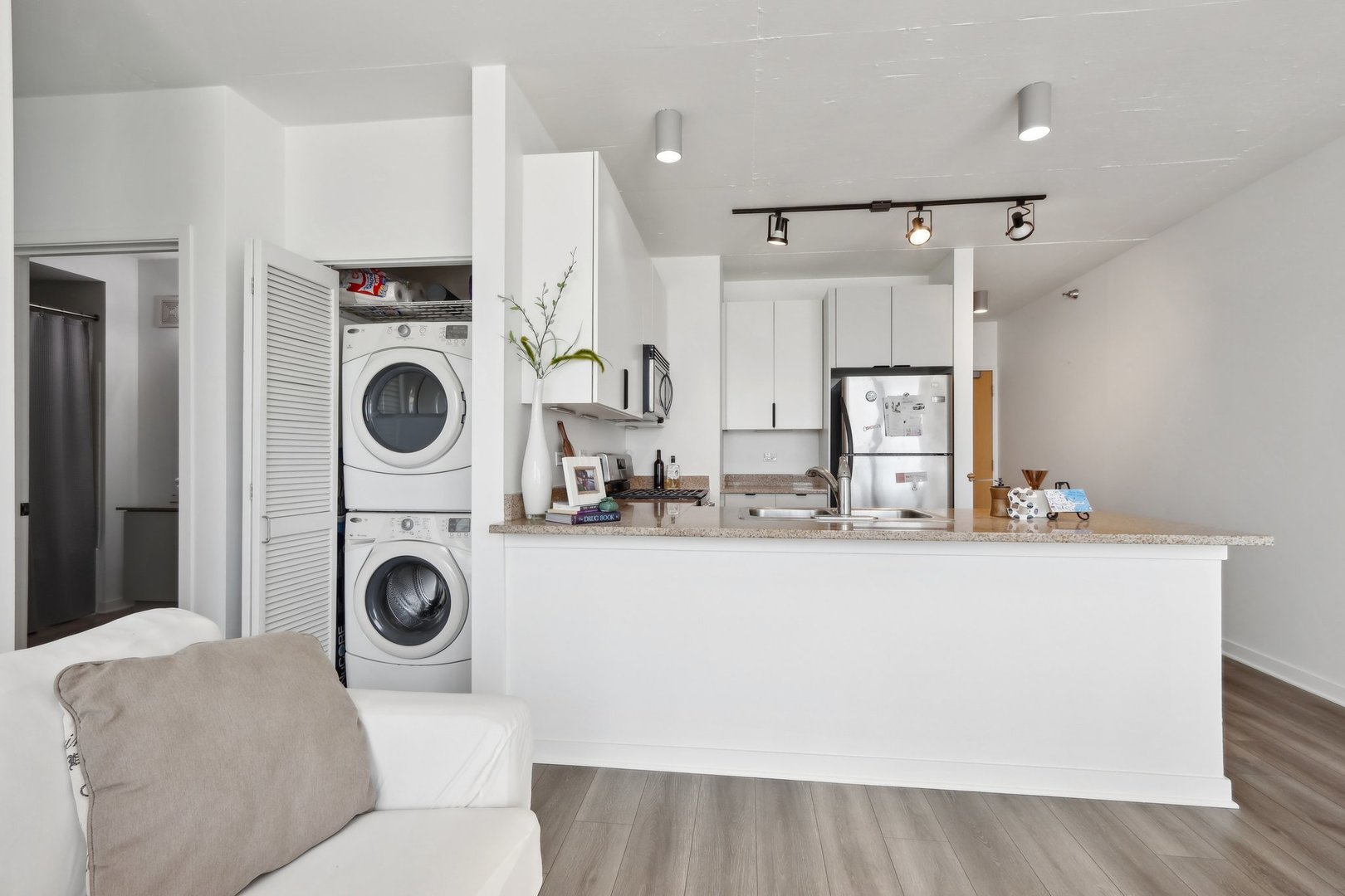 611 South Wells Street, Unit 2801 Chicago, IL 60607 - Photo 8 of 30 Gallery Image 8