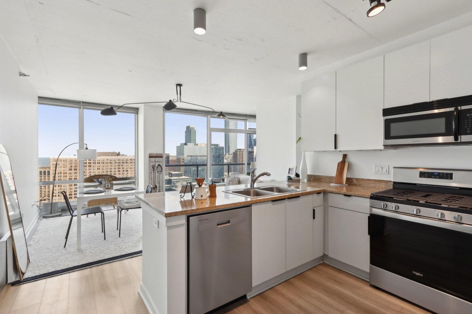 611 South Wells Street, Unit 2801 Chicago, IL 60607 - Photo 9 of 30 Gallery Image 9