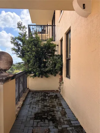 $2,700 | 55 Merrick Way, Unit 534, Coral Gables, FL 33134