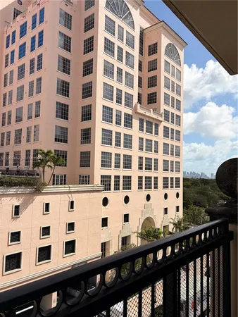 $2,700 | 55 Merrick Way, Unit 534, Coral Gables, FL 33134