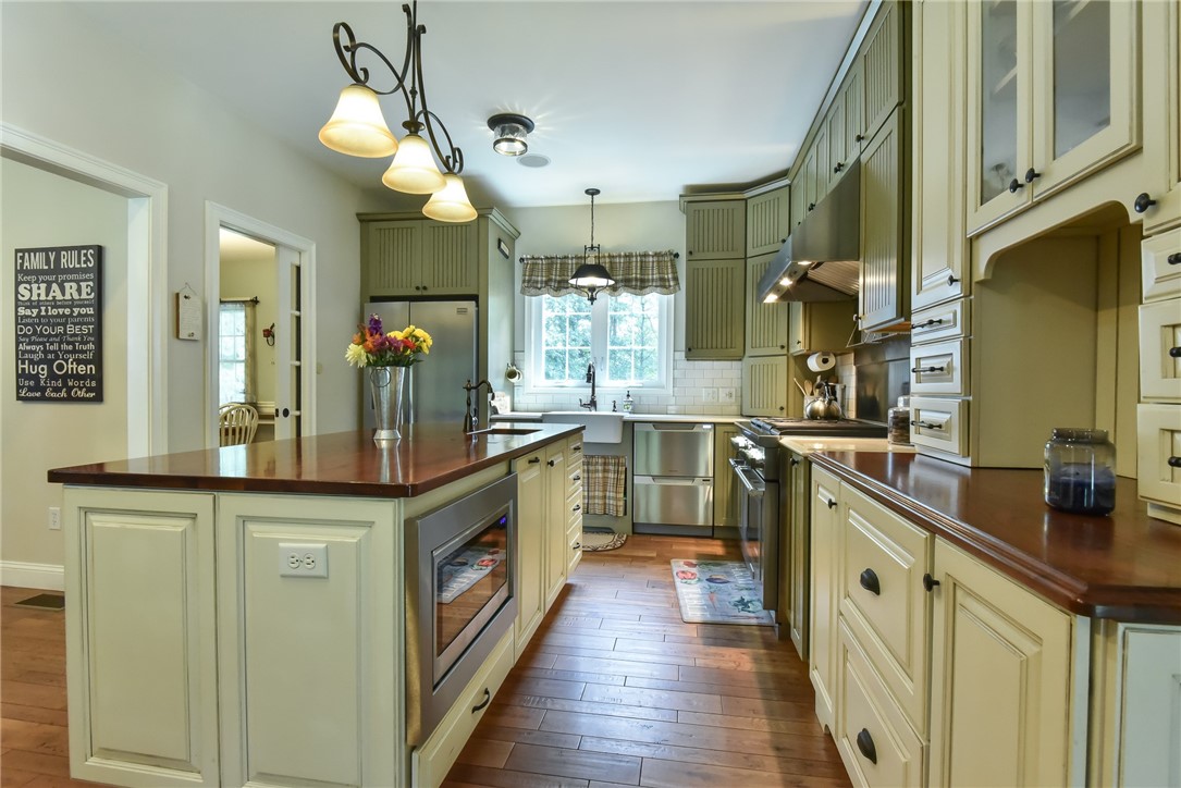 27 Preservation Drive Exeter, RI 02874 - Photo 10 of 41 View of kitchen
