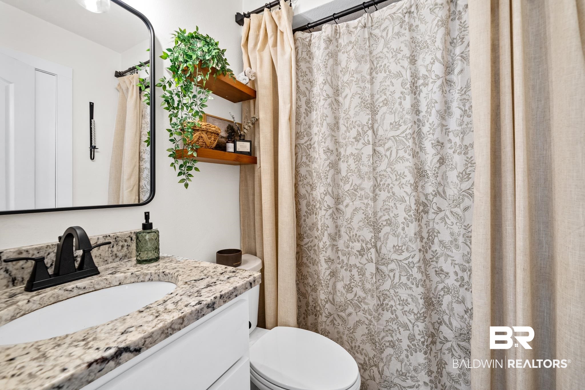 122 Ridgewood Drive Daphne, AL 36526 - Photo 25 of 53 Guest Bathroom