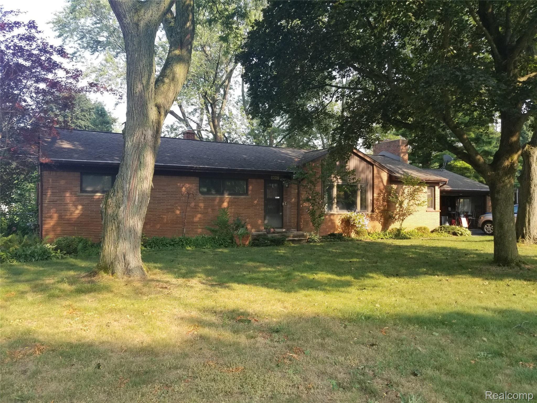 1708 Pedersen Road Walled Lake, MI 48390 - Photo 1 of 21 20200826_171827.jpg