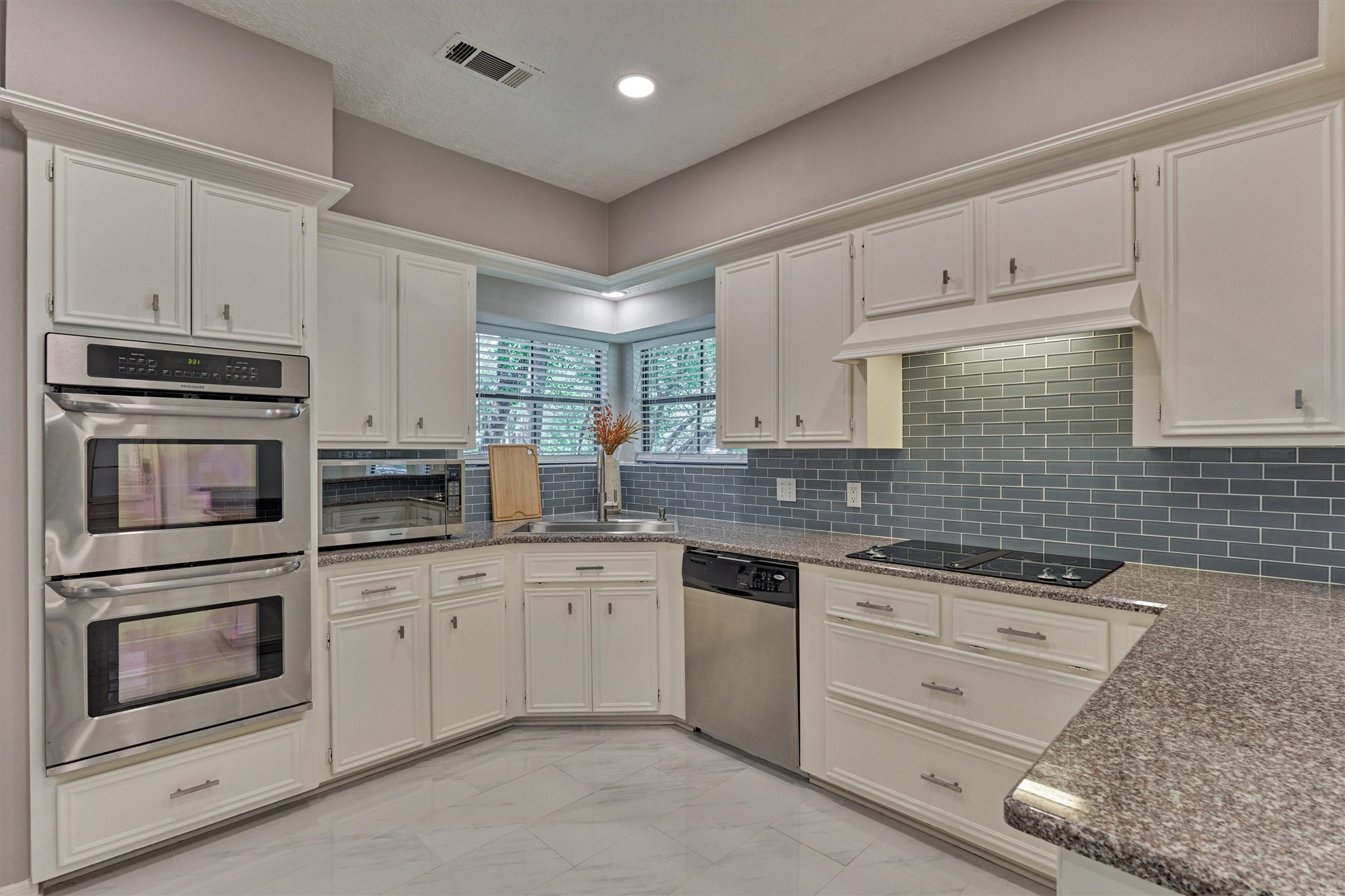 9 Southfork Pines Court Spring, TX 77381 - Photo 5 of 29 Gallery Image 5