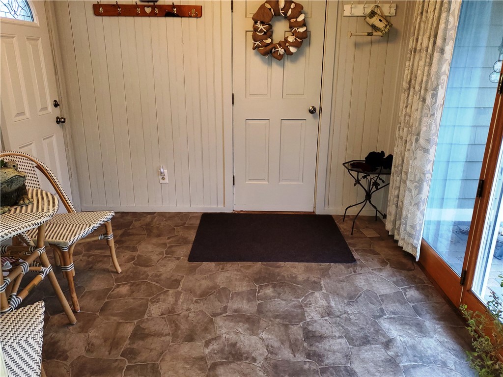 615 Mendon Road Cumberland, RI 02864 - Photo 5 of 33