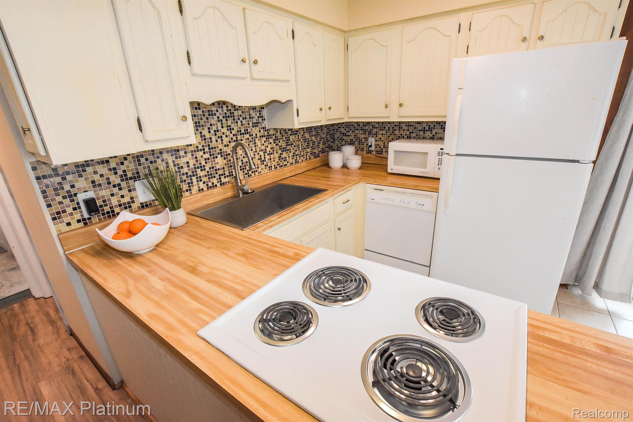 411 Fowler Street, Unit 2 Howell, MI 48843 - Photo 16 of 30 Gallery Image 16