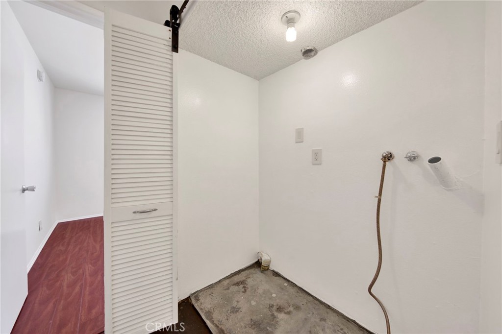 9745 Vía Roma Burbank, CA 91504 - Photo 21 of 38