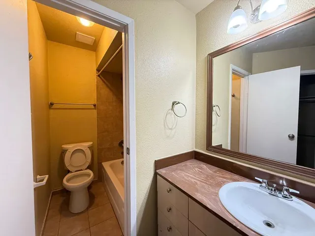 $1,000 | 12603 Ashford Meadow Drive, Unit B, Houston, TX 77082