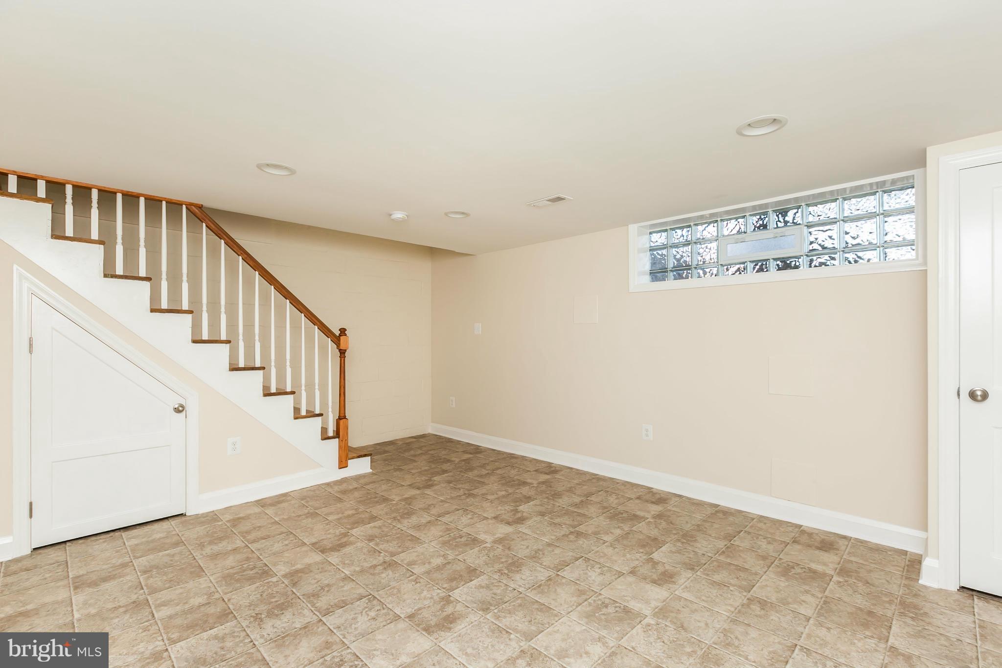 1009 Witherspoon Road Baltimore, MD 21212 - Photo 21 of 30 Glass block windows