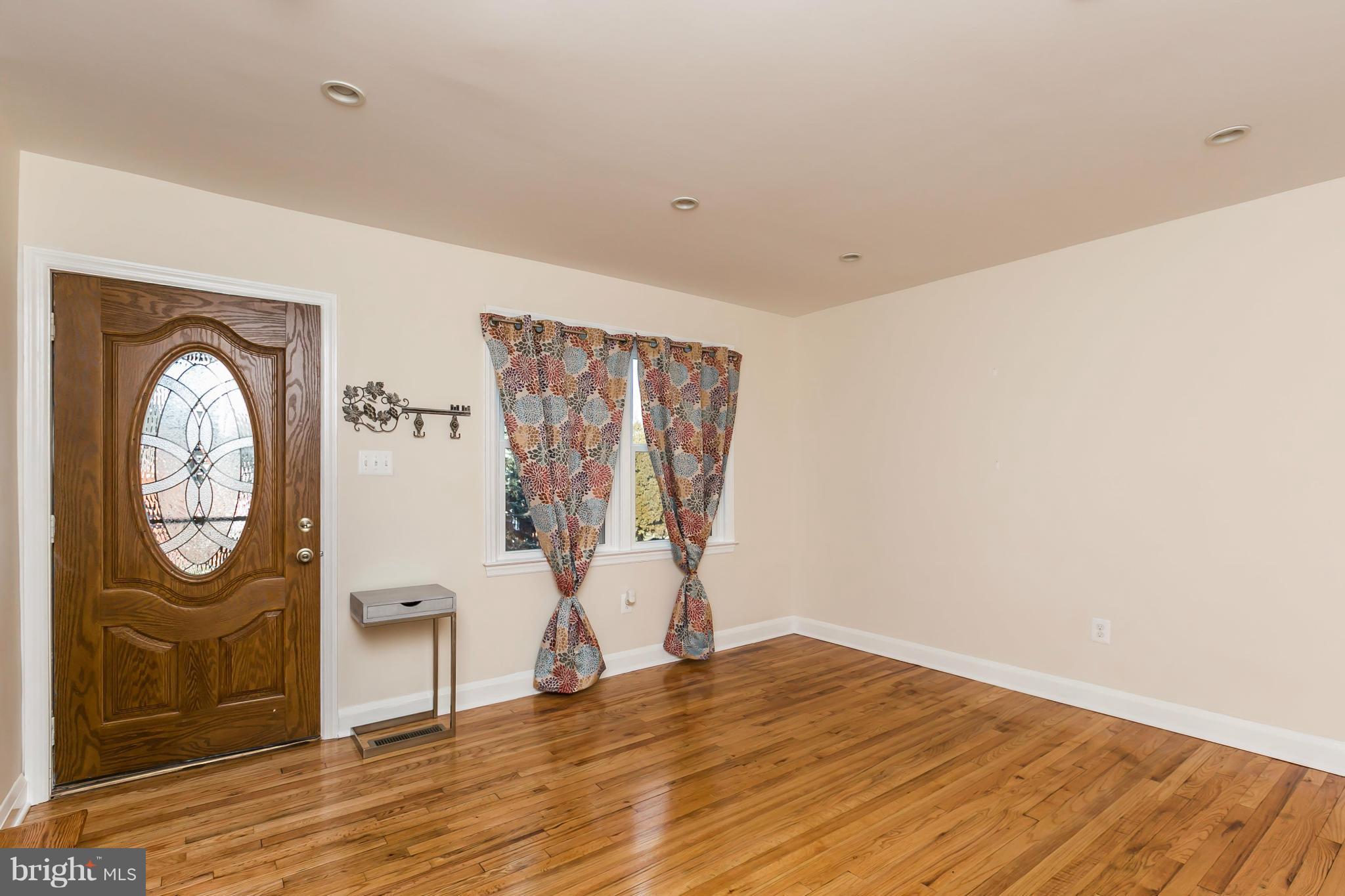 1009 Witherspoon Road Baltimore, MD 21212 - Photo 4 of 30 Gleaming hardwood floors