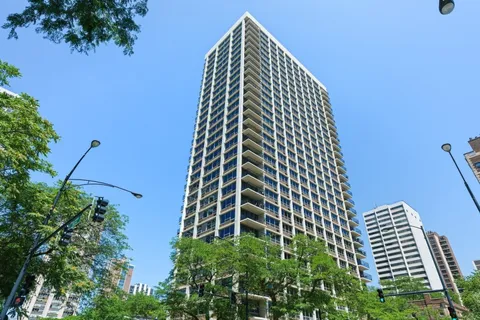 $399,500 | 88 West Schiller Street, Unit 904L, Chicago, IL 60610