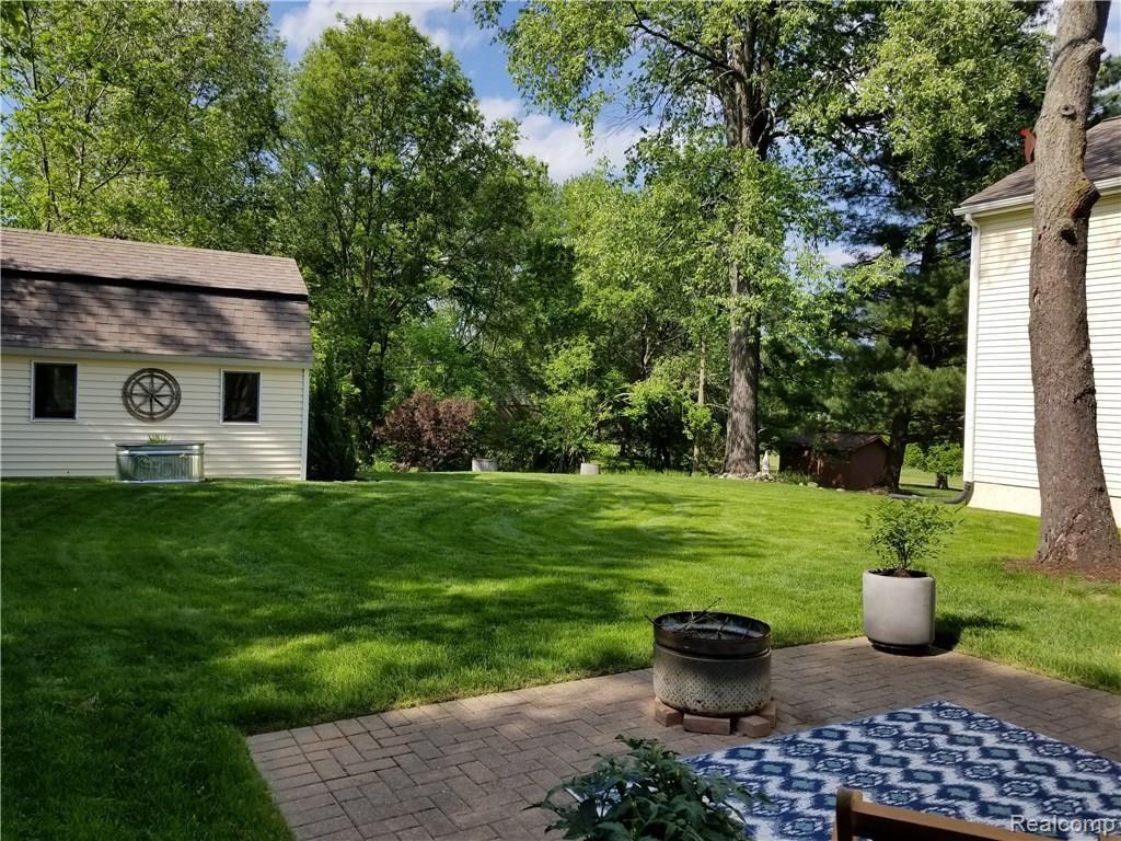 11955 Hibner Road Hartland, MI 48353 - Photo 9 of 53 Photo May 26, 4 46 54 PM.jpg