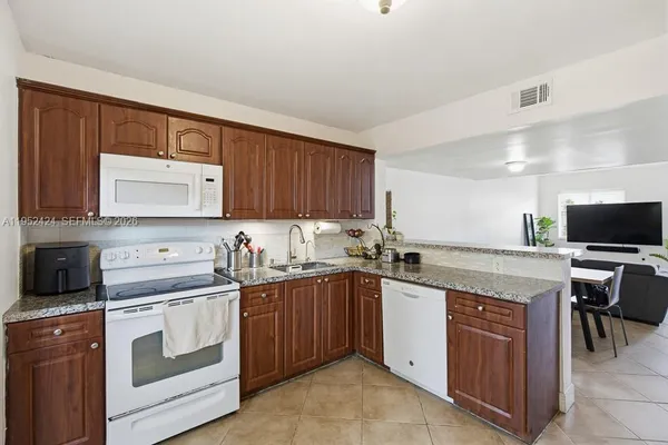 $334,900 | 560 Northwest 82nd Place, Unit 306, Miami, FL 33126
