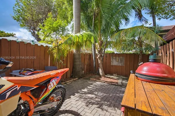 $334,900 | 560 Northwest 82nd Place, Unit 306, Miami, FL 33126