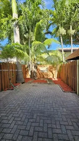 $334,900 | 560 Northwest 82nd Place, Unit 306, Miami, FL 33126