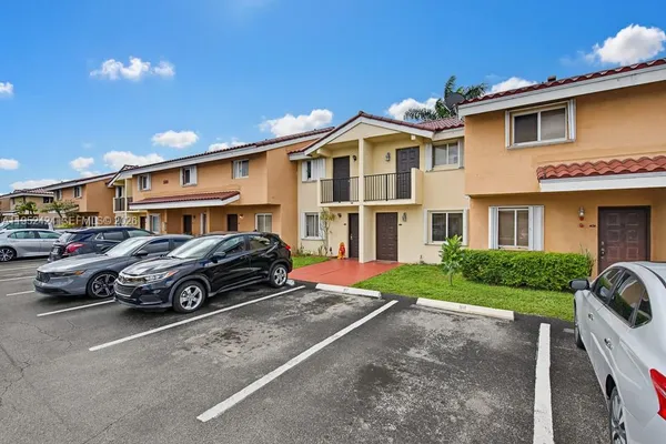 $334,900 | 560 Northwest 82nd Place, Unit 306, Miami, FL 33126