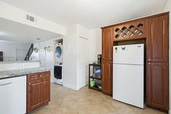 $334,900 | 560 Northwest 82nd Place, Unit 306, Miami, FL 33126