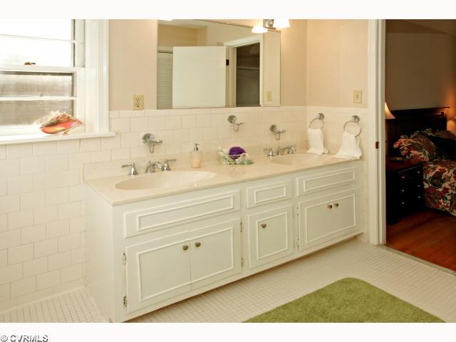 9005 Tweed Road Richmond, VA 23228 - Photo 10 of 12 Master Bath