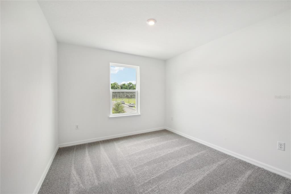 9596 Starling Loop Leesburg, FL 34788 - Photo 29 of 39 an empty room with a window